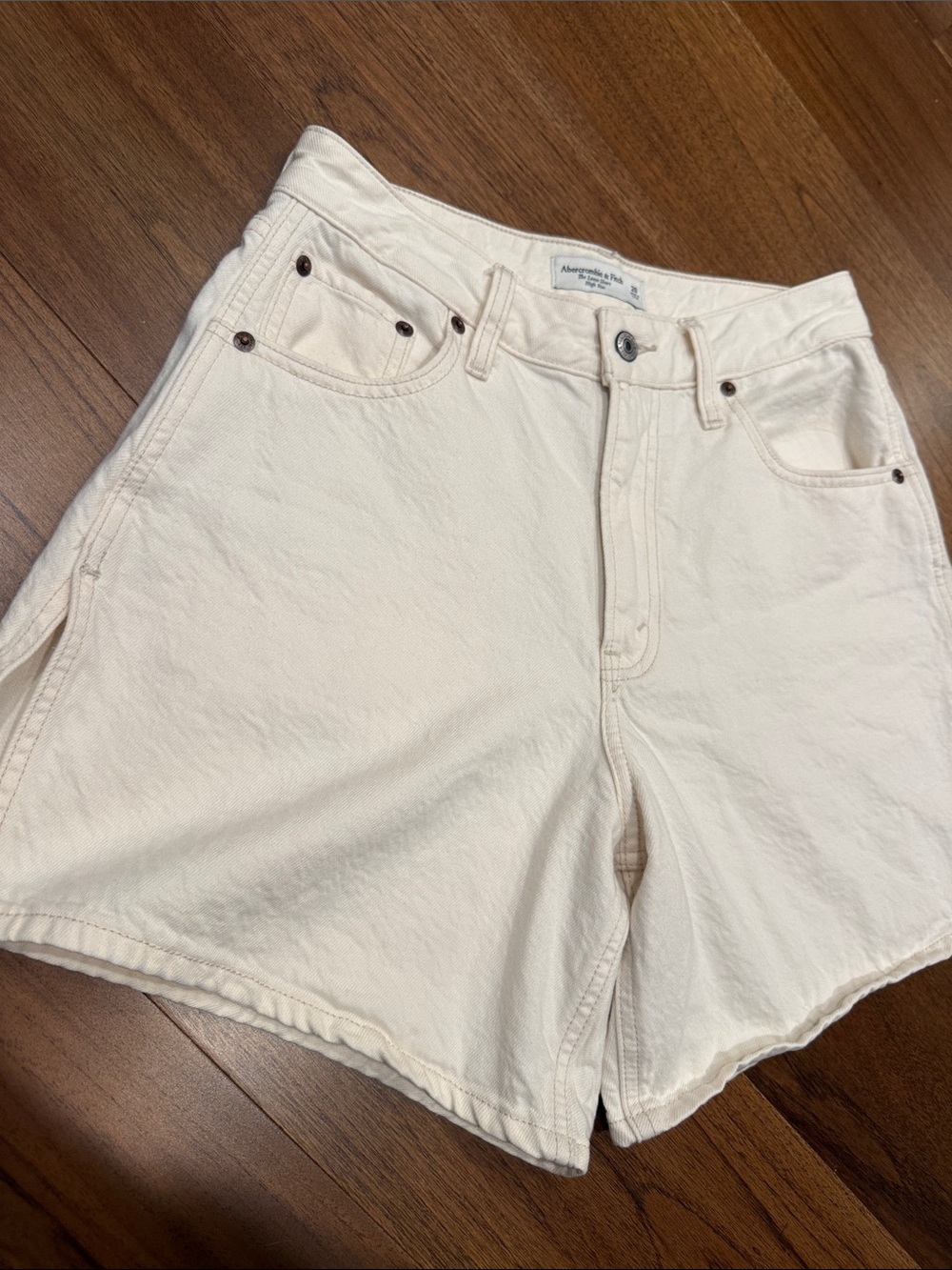 Abercrombie & Fitch White Curve Love High-Rise Loose Short